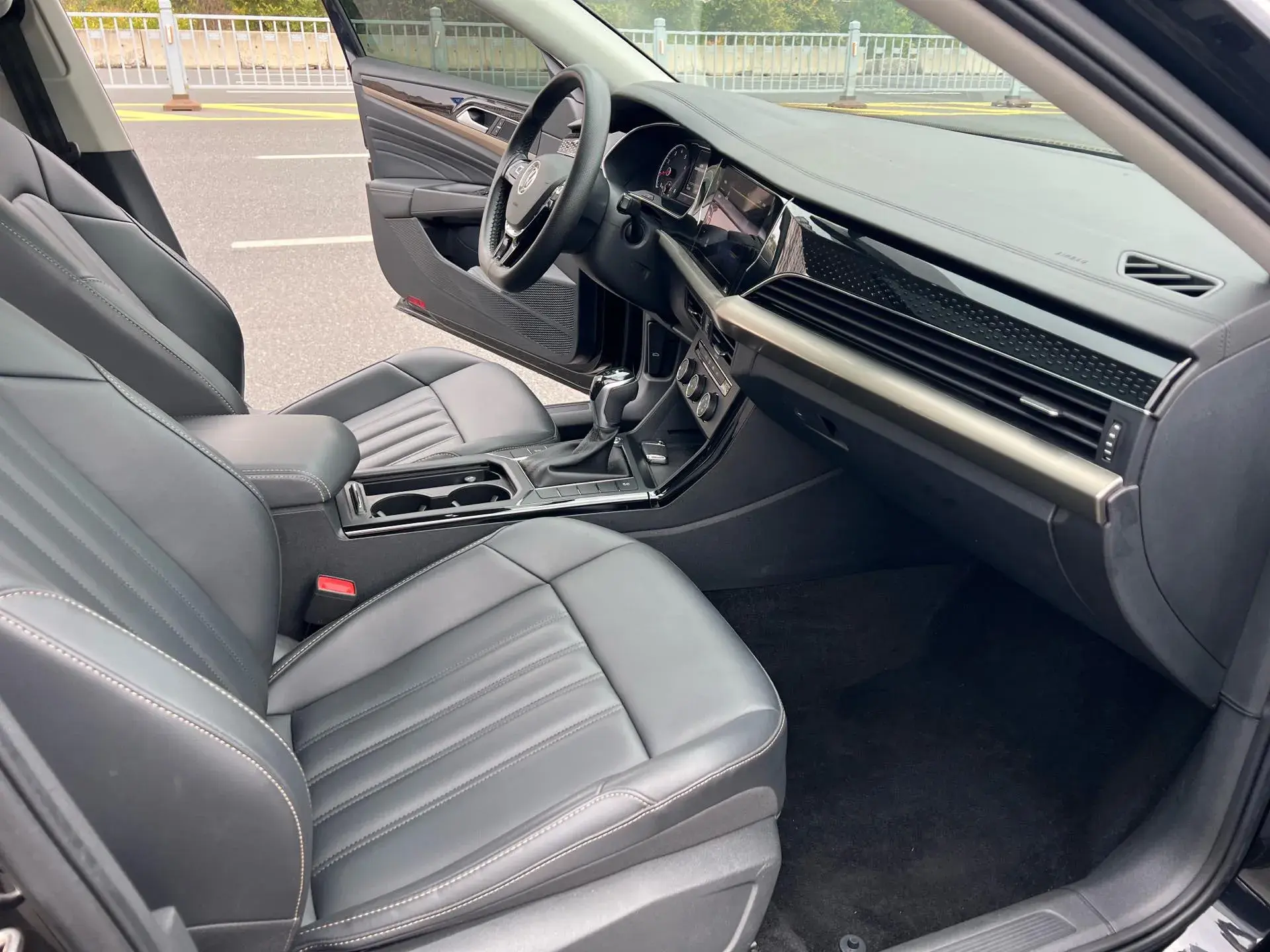 2020 VOLKSWAGEN PASSAT thumbnail 4