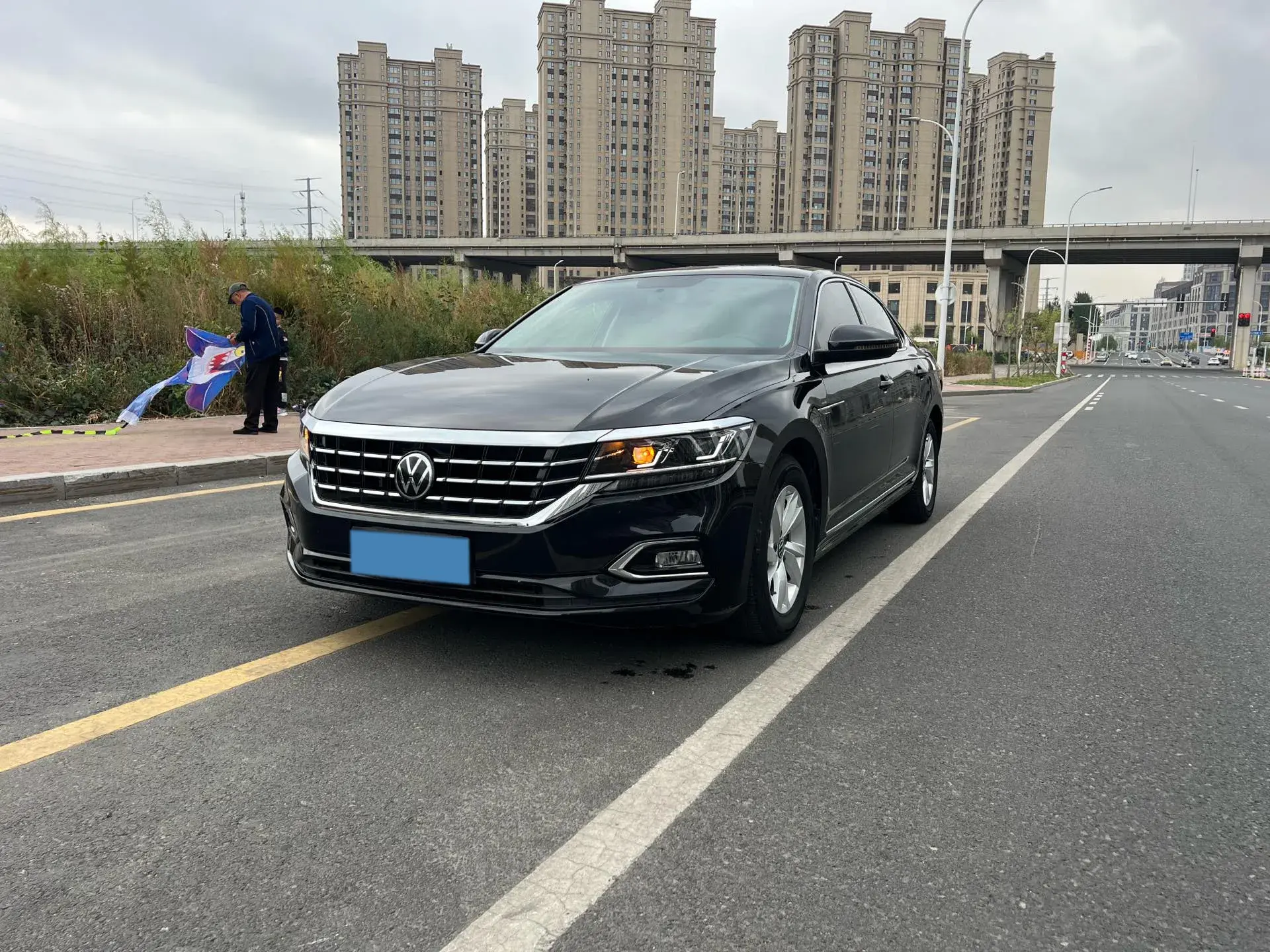 2020 VOLKSWAGEN PASSAT view 1