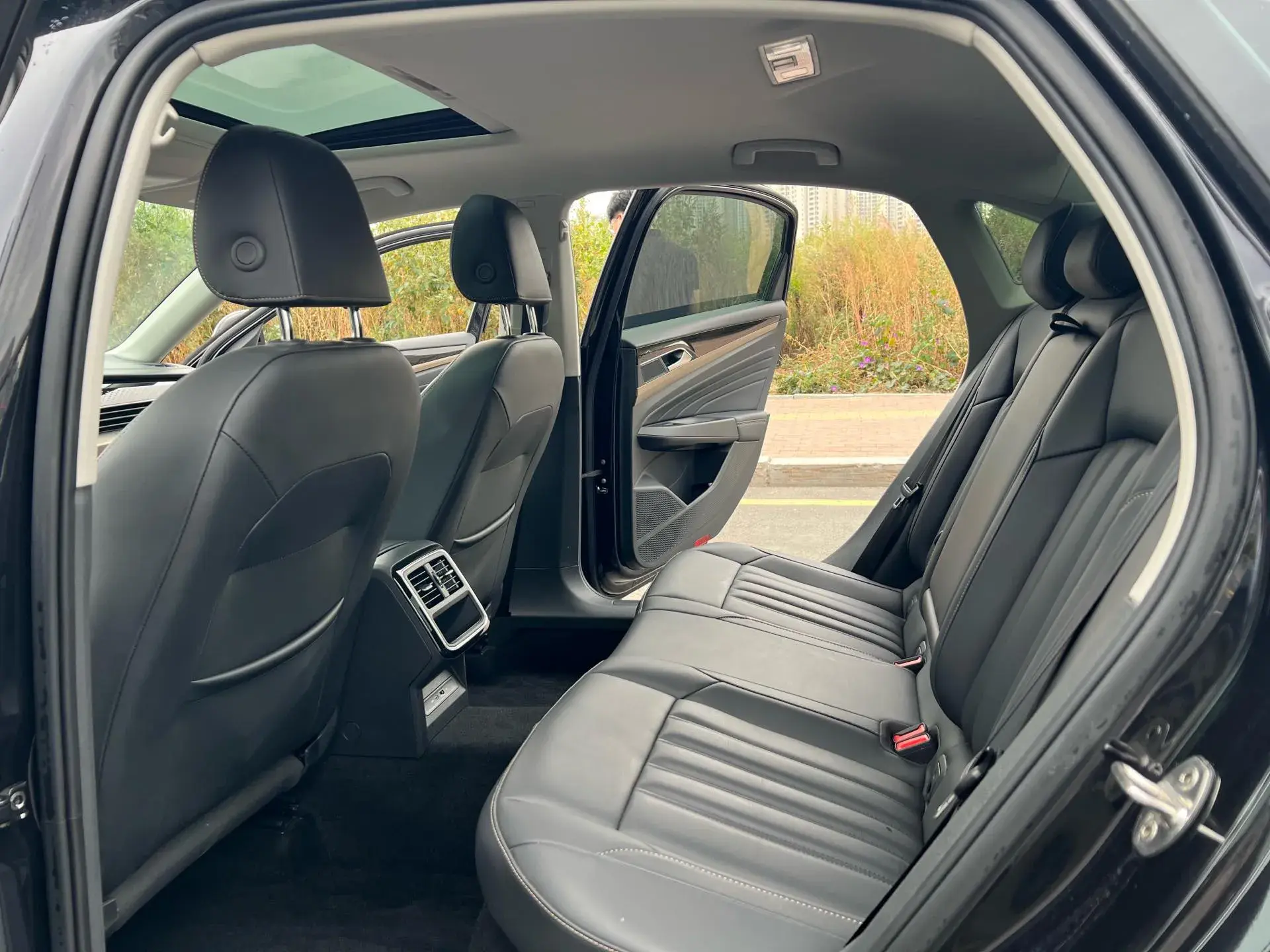 2020 VOLKSWAGEN PASSAT thumbnail 3