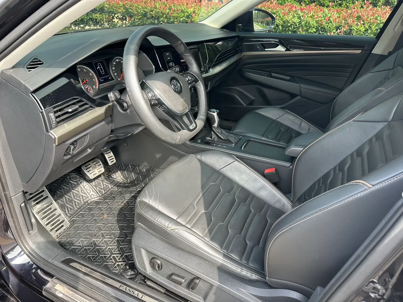 2019 VOLKSWAGEN PASSAT thumbnail 4