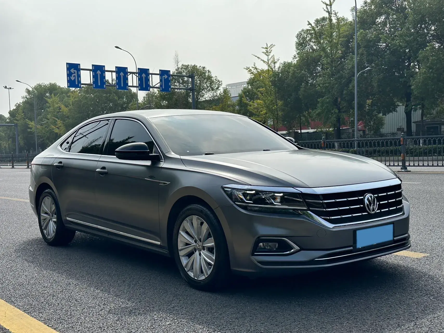 2019 VOLKSWAGEN PASSAT thumbnail 3