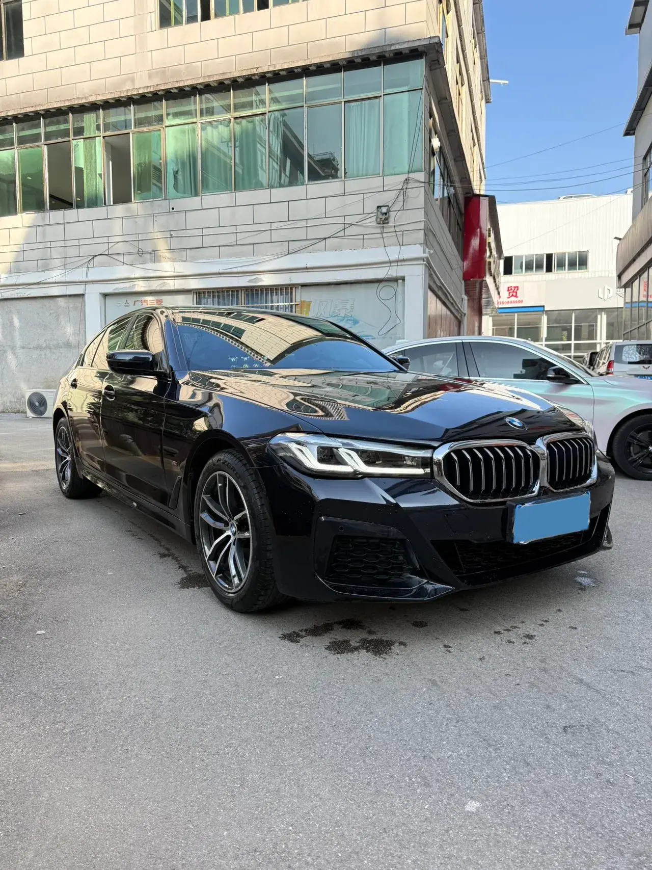 2022 BMW 5 thumbnail 3