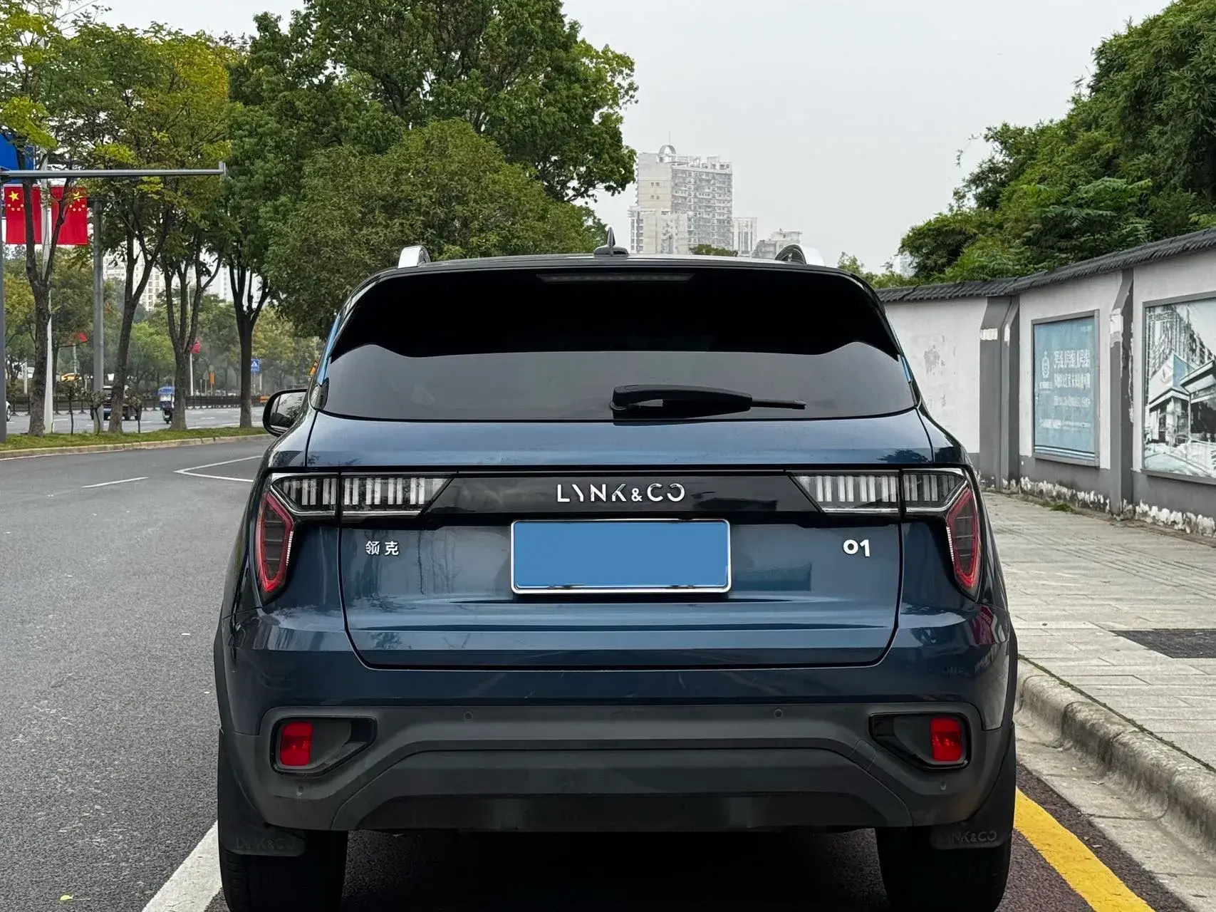 2017 LYNK&CO 01 thumbnail 4