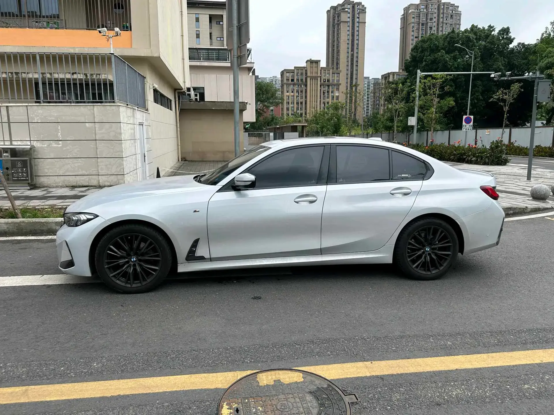 2024 BMW 3 thumbnail 3