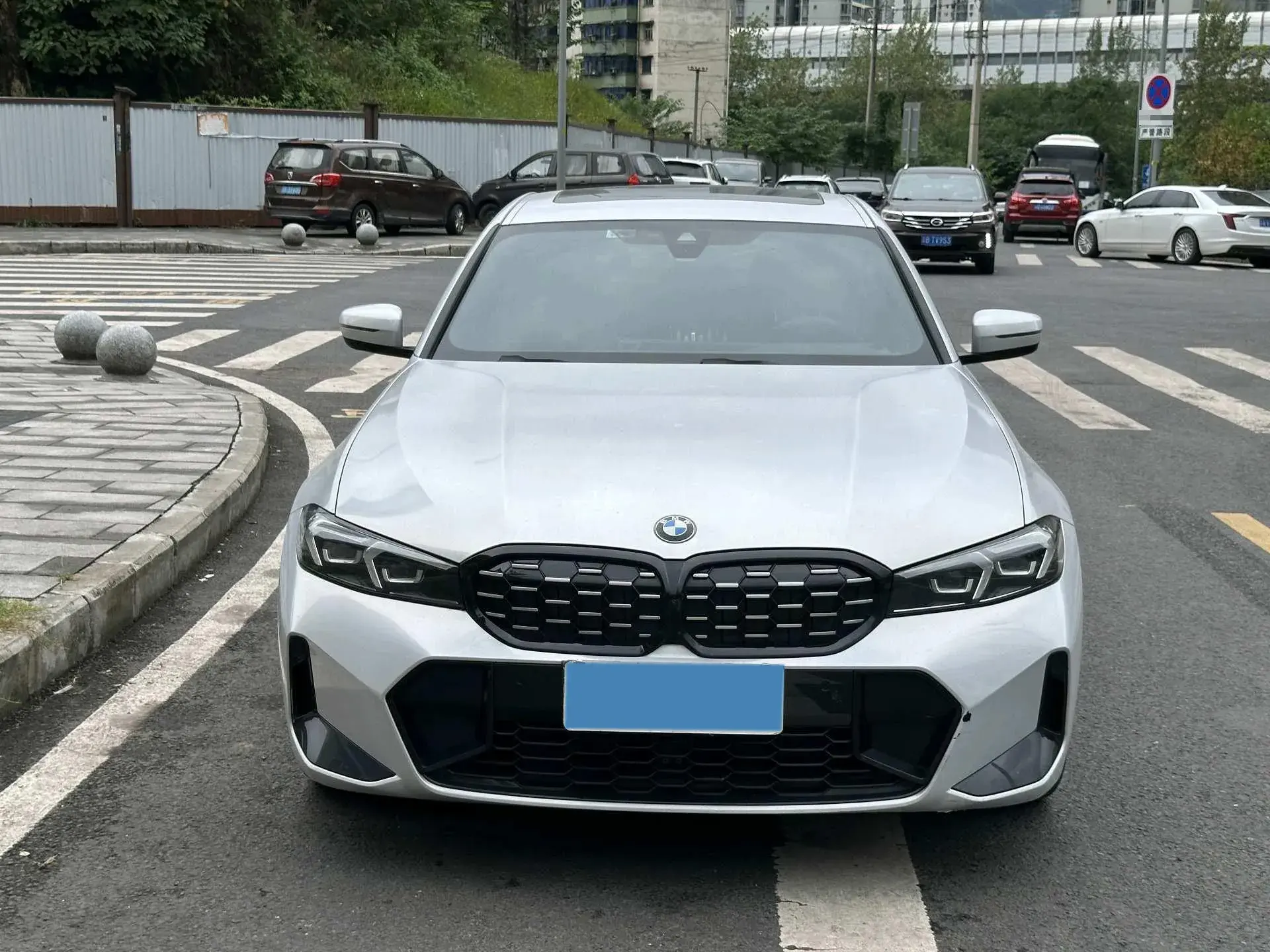 2024 BMW 3 thumbnail 2