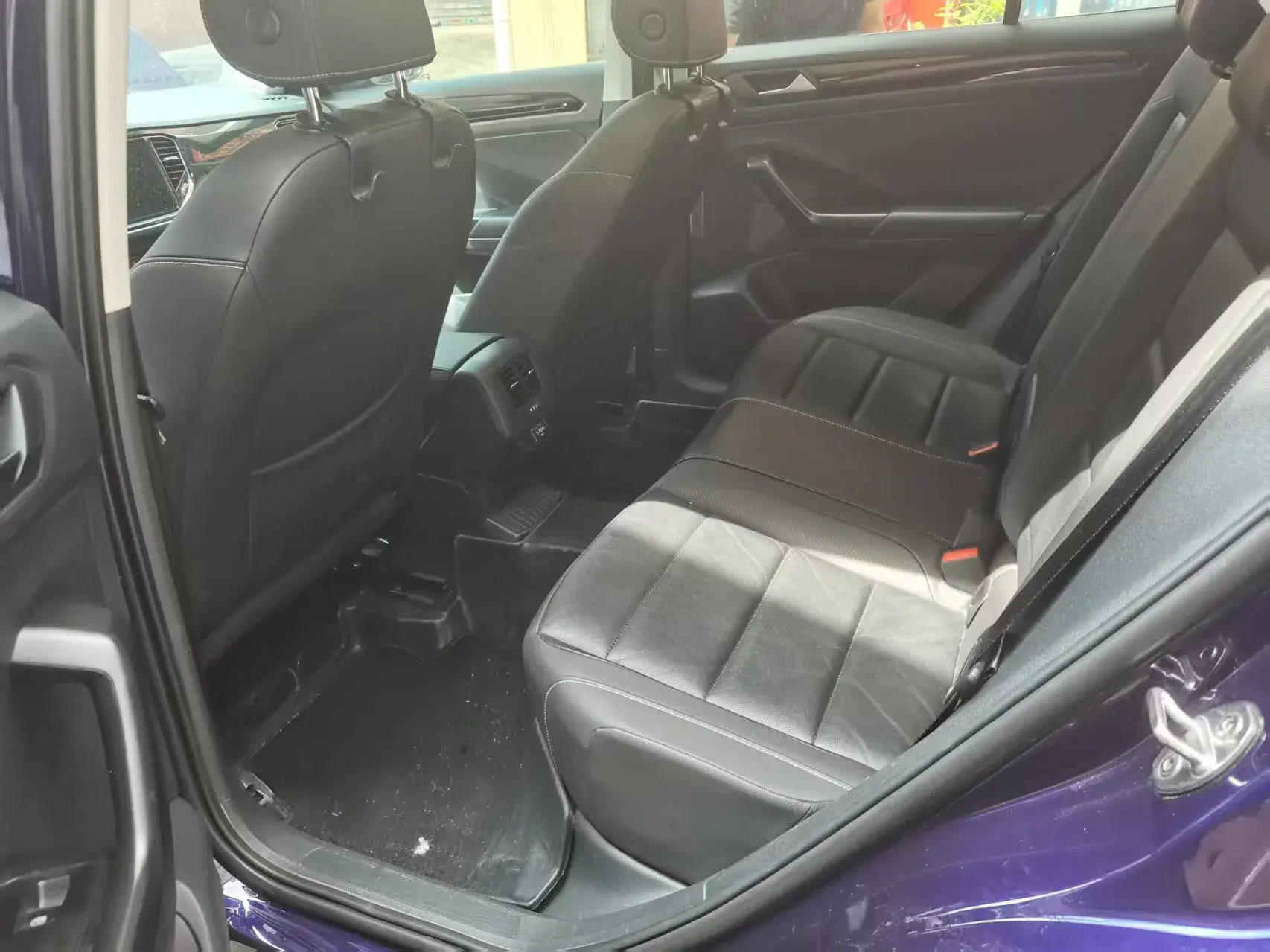 2021 VOLKSWAGEN T-ROC thumbnail 4