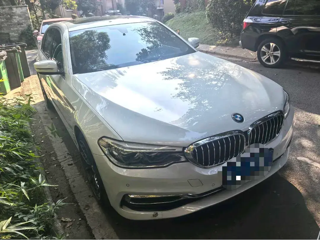 2020 BMW 5 thumbnail 2