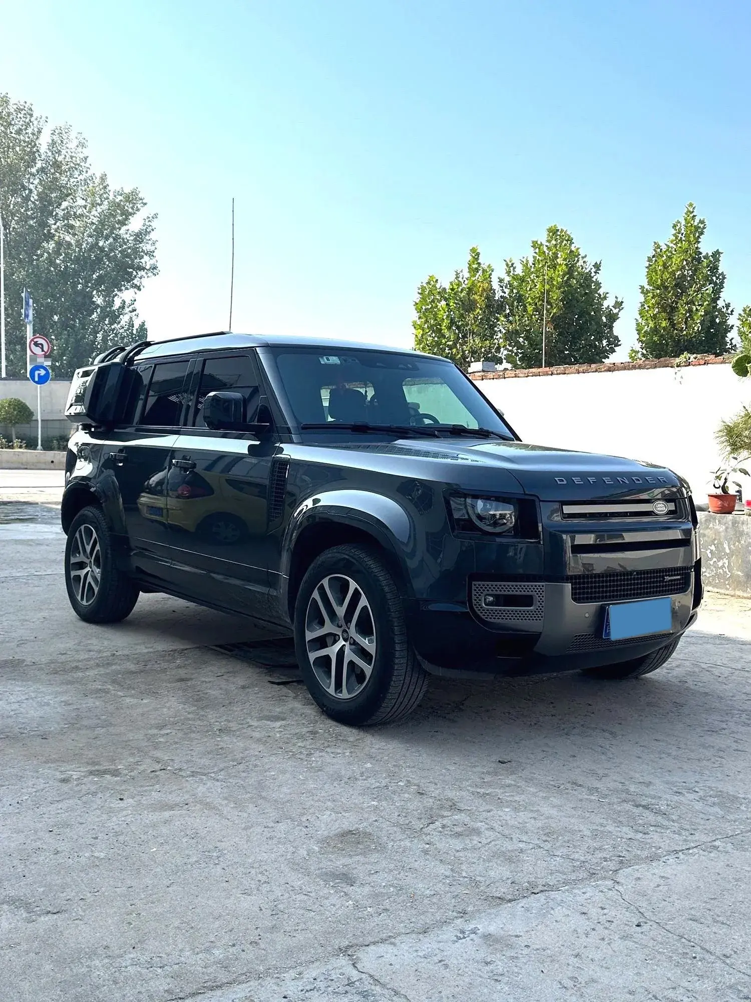 2023 LAND ROVER thumbnail 2