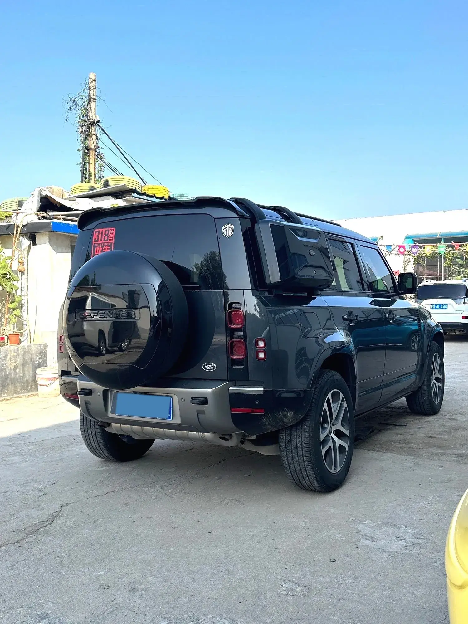 2023 LAND ROVER thumbnail 3