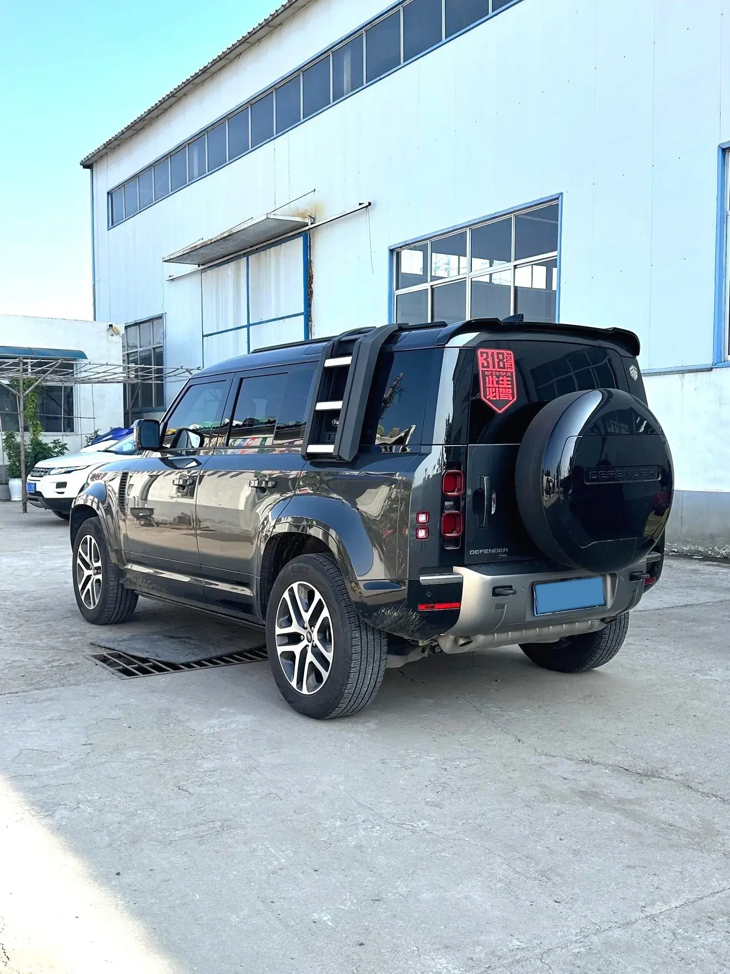 2023 LAND ROVER thumbnail 4