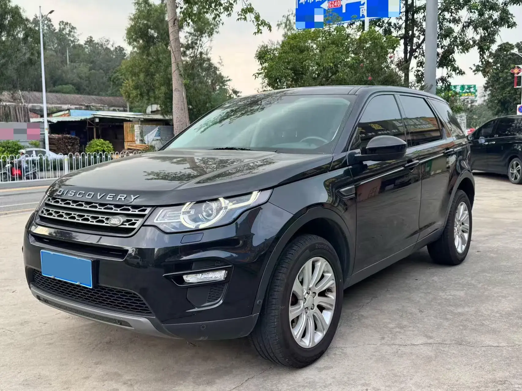 2019 LAND ROVER view 1