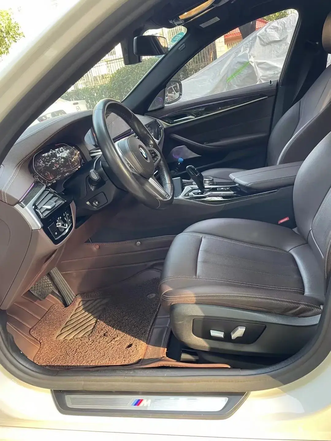 2021 BMW 5 thumbnail 4