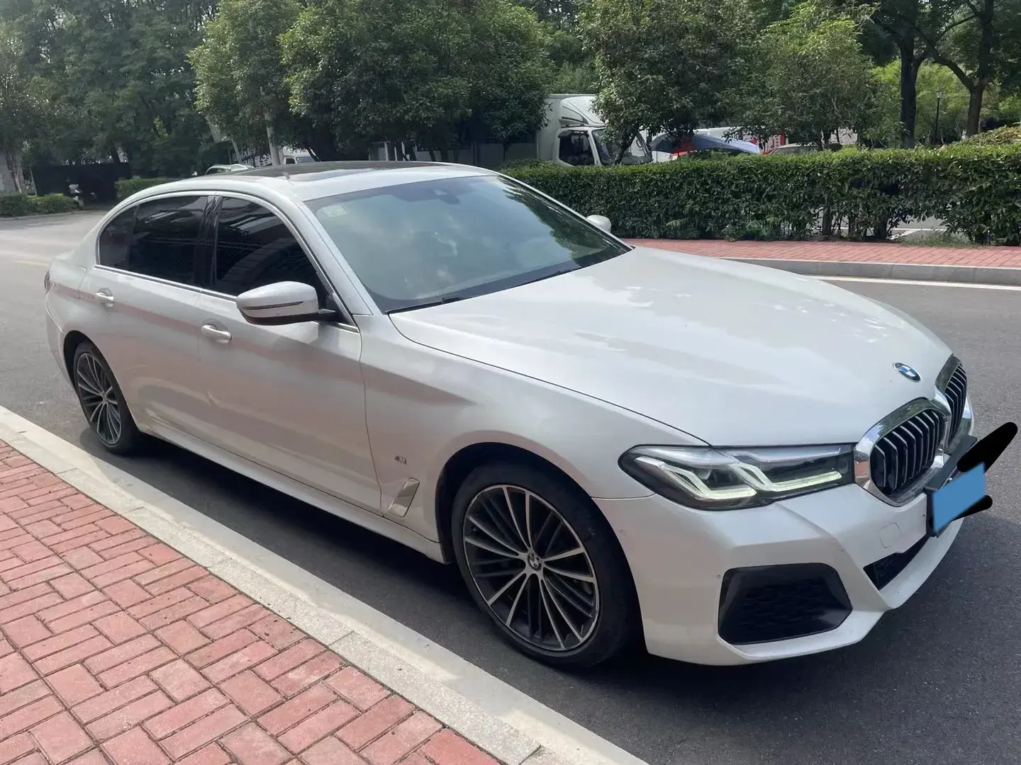 2021 BMW 5 thumbnail 2