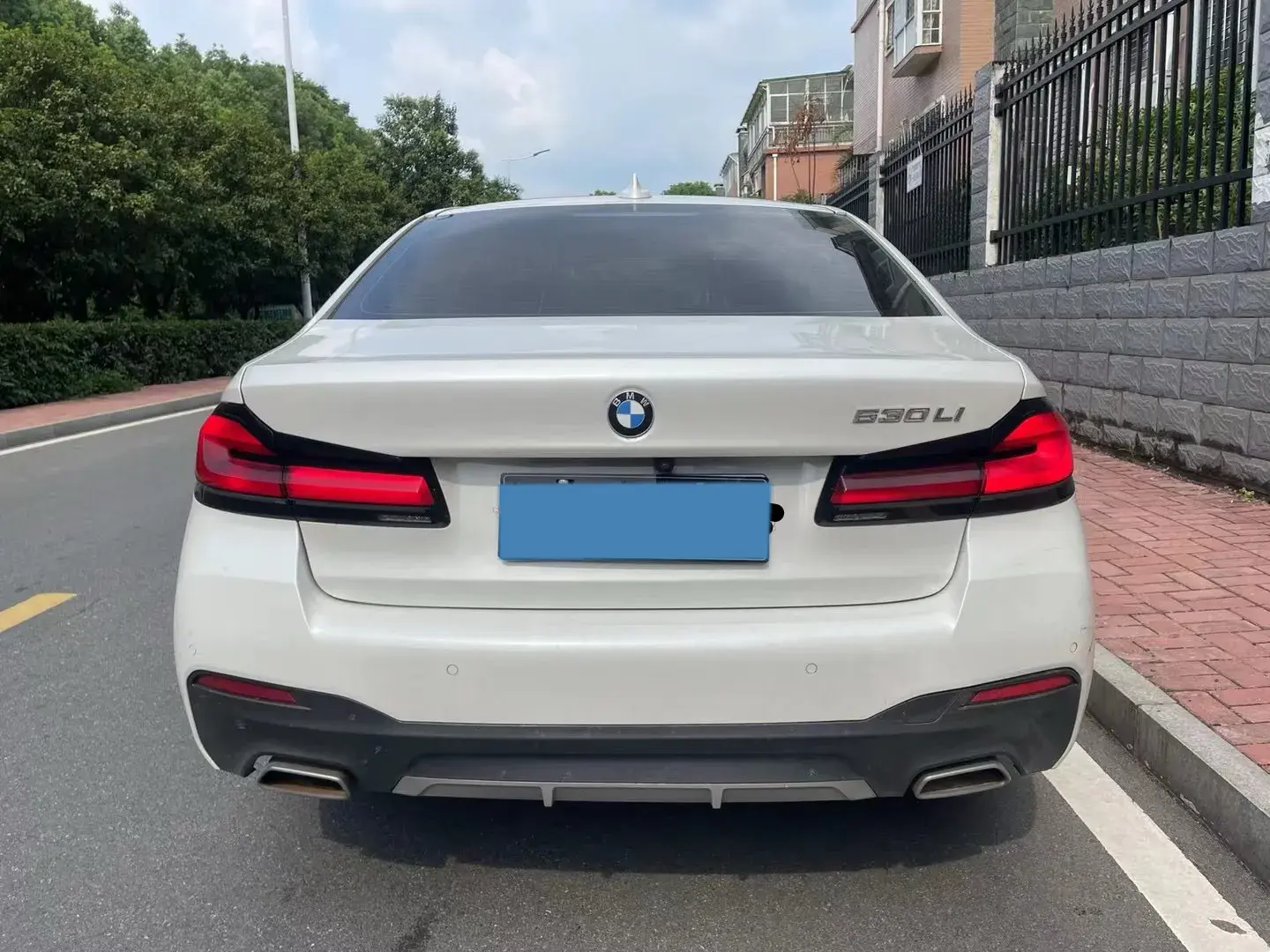 2021 BMW 5 thumbnail 3