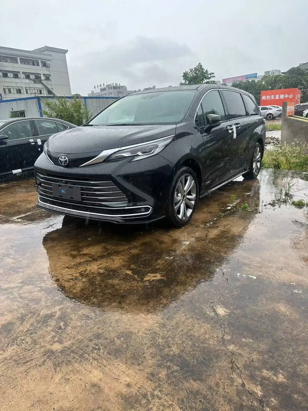 2023 TOYOTA SIENNA view 1