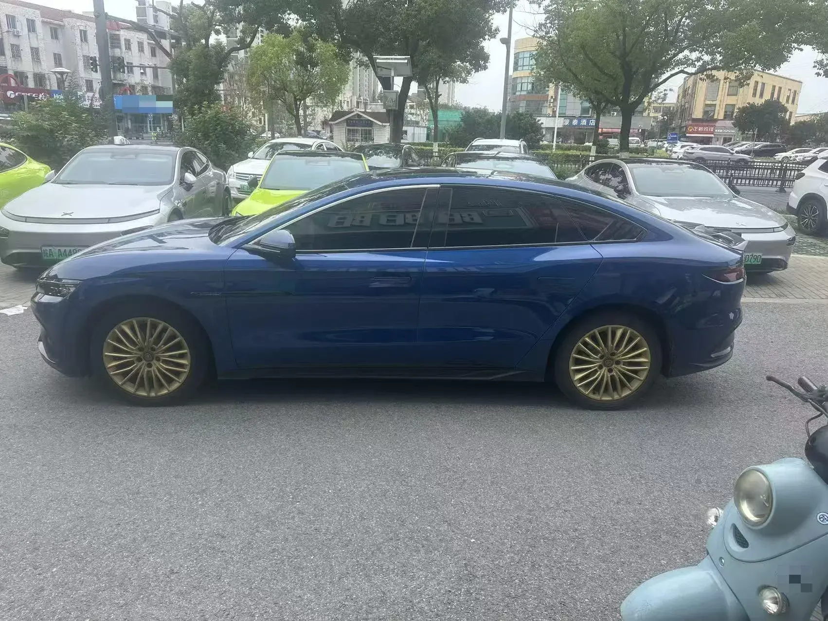 2023 BYD HAN thumbnail 3