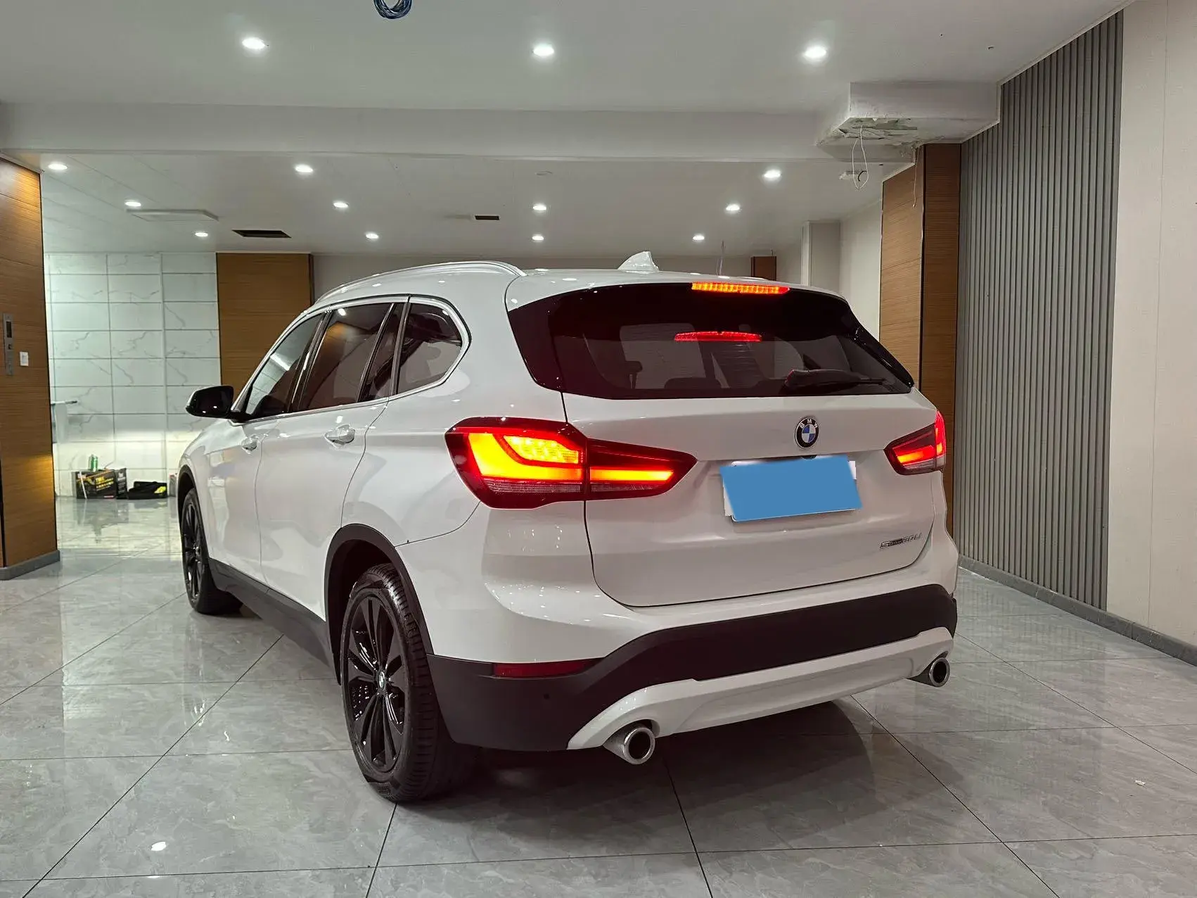 2021 BMW X1 thumbnail 4
