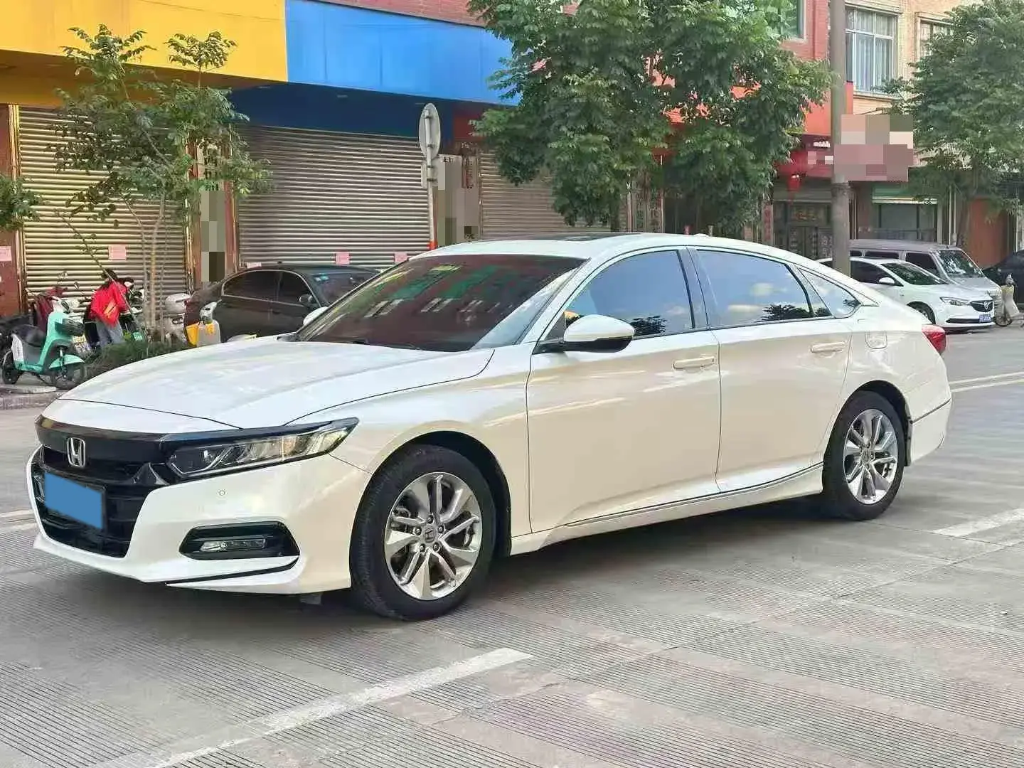 2018 HONDA ACCORD view 1