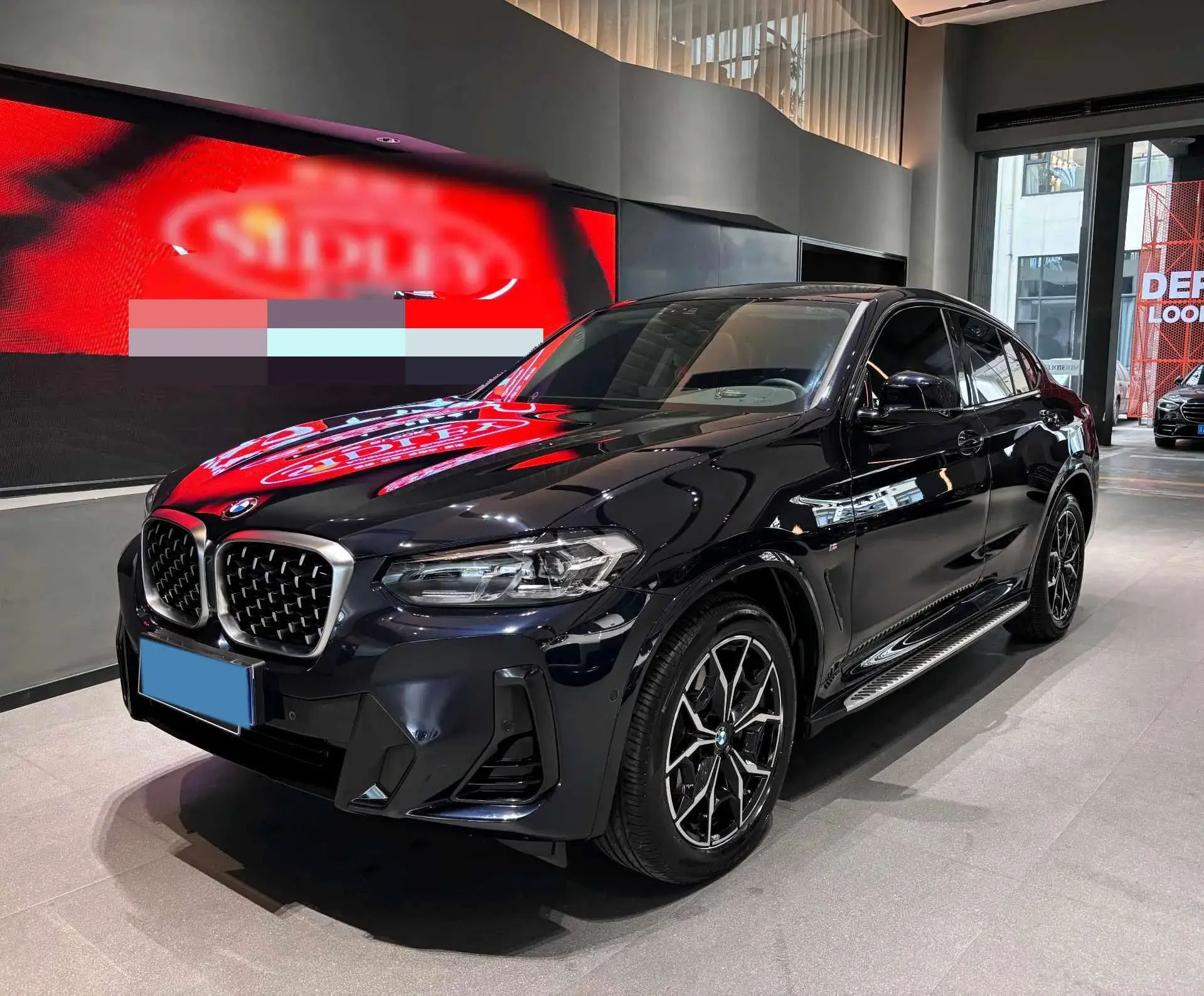 2022 BMW X4 view 1