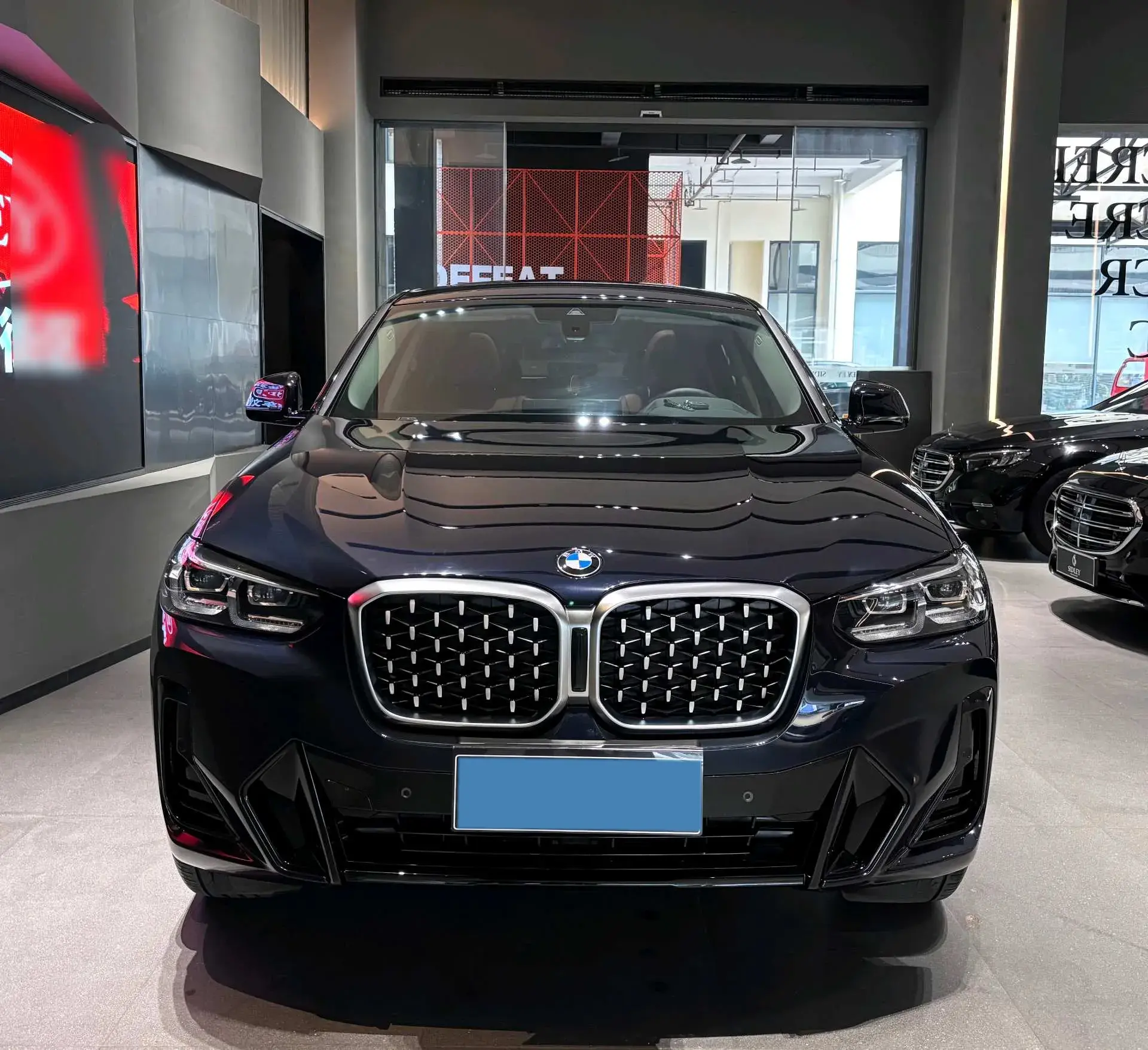 2022 BMW X4 thumbnail 2