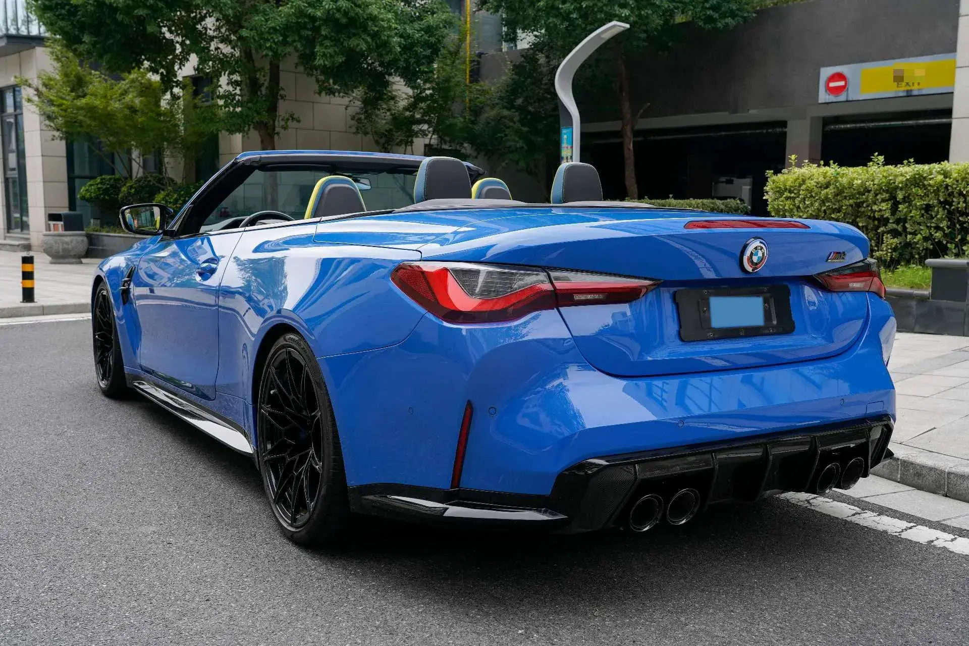 2021 BMW M4 thumbnail 4