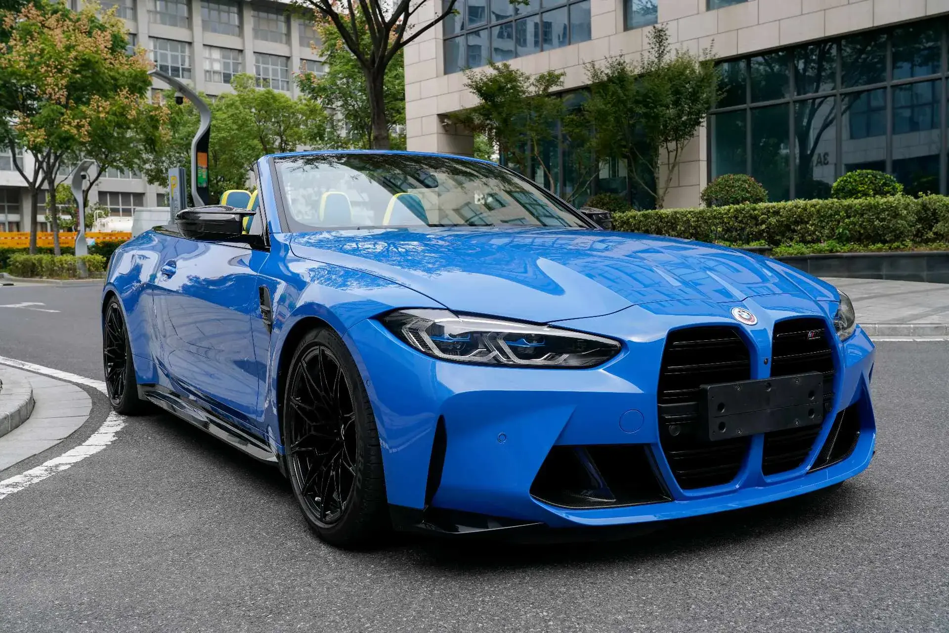 2021 BMW M4 thumbnail 3