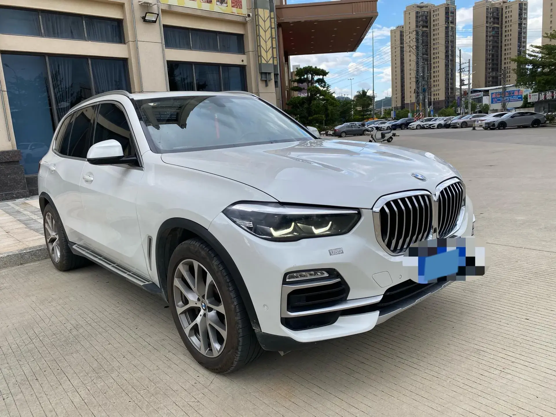2020 BMW X5 thumbnail 3
