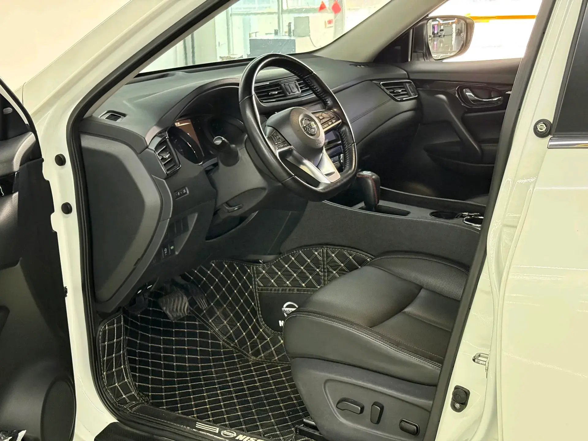 2020 NISSAN X-TRAIL thumbnail 4