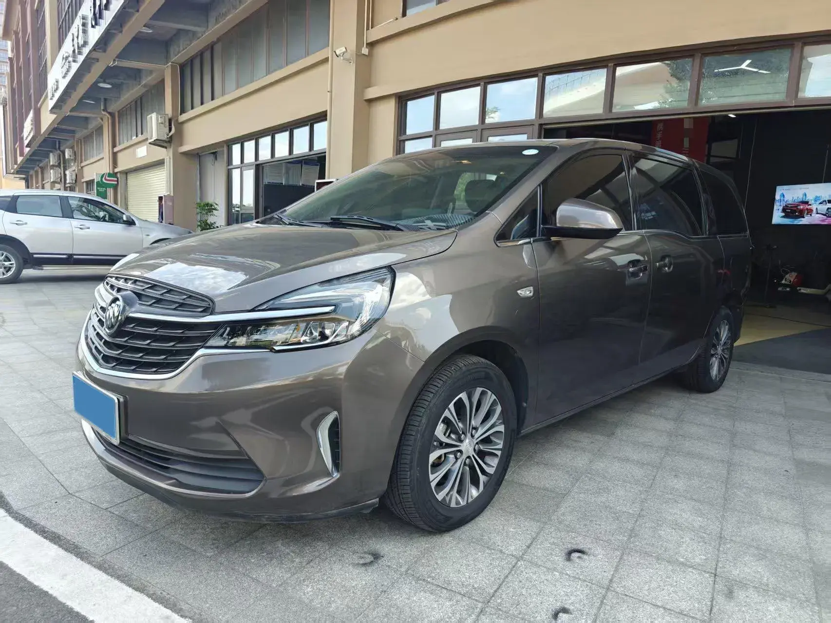 2022 BUICK GL8 view 1