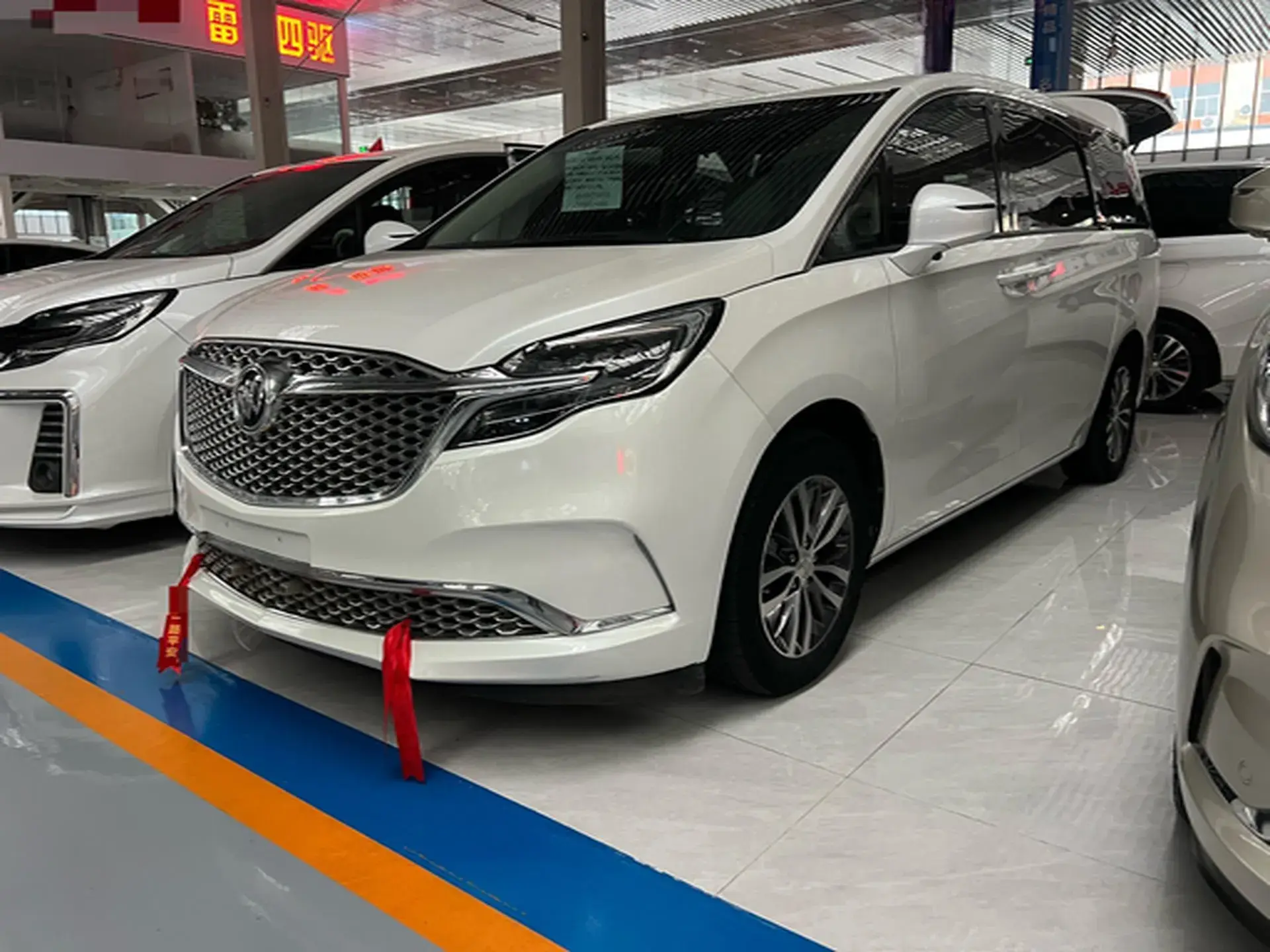 2022 BUICK GL8 view 1