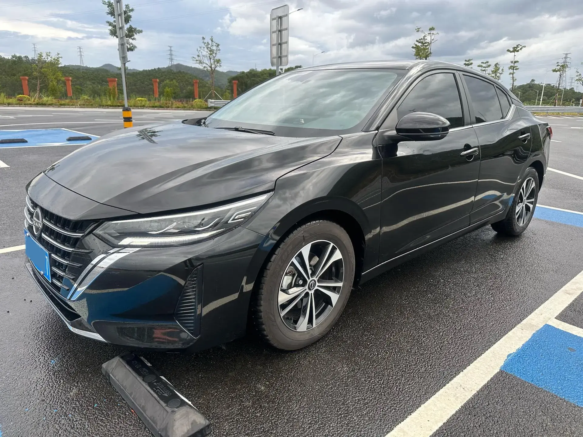 2023 NISSAN SYLPHY view 1