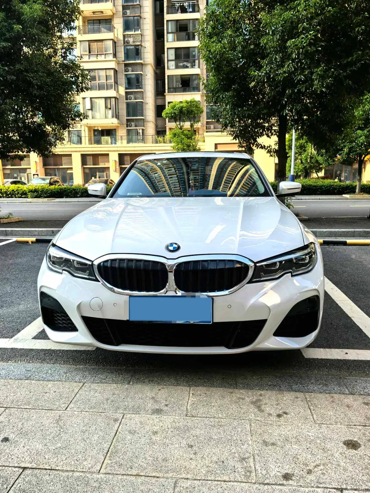 2022 BMW 3 thumbnail 2