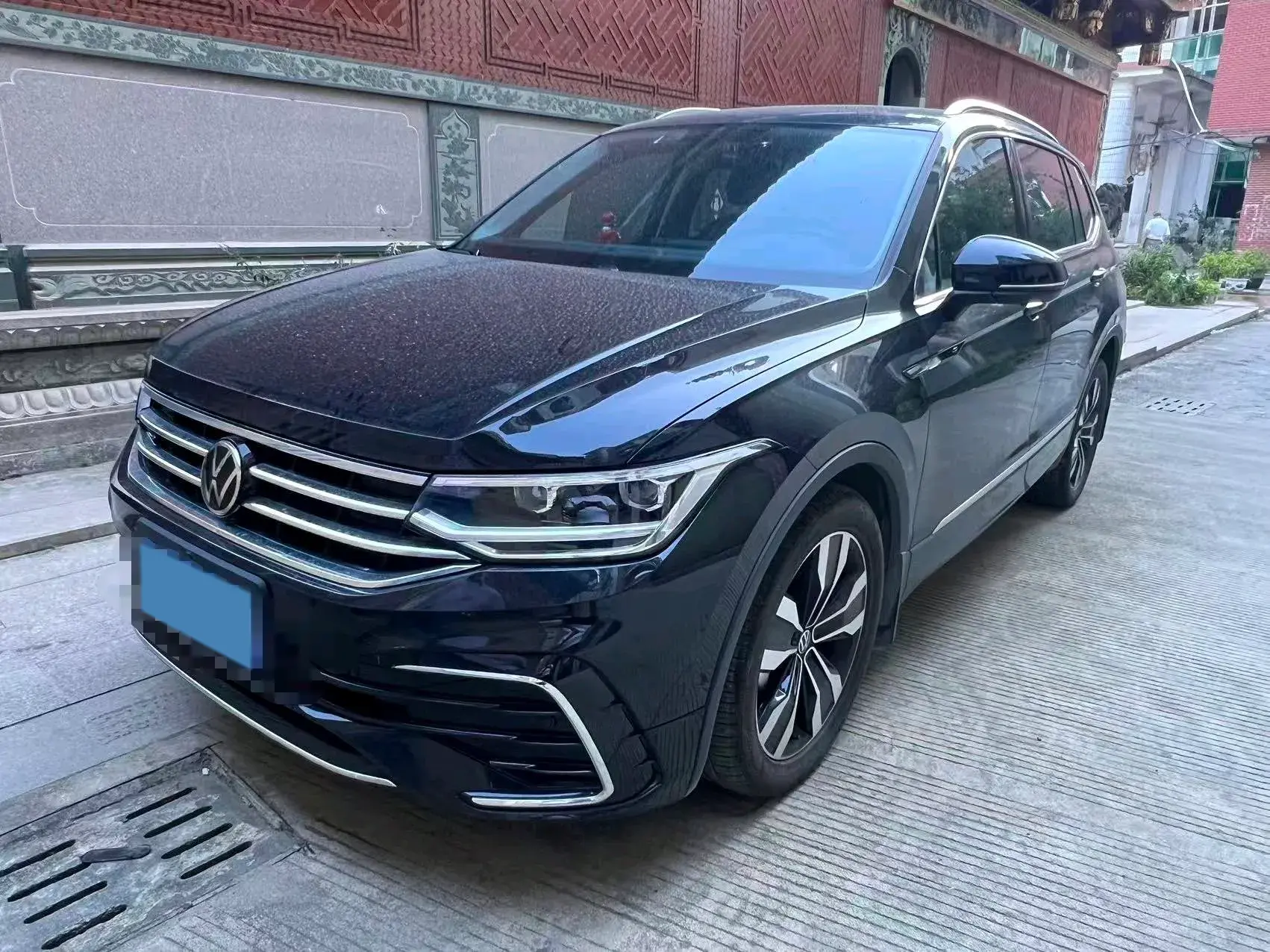 2024 VOLKSWAGEN TIGUAN view 1