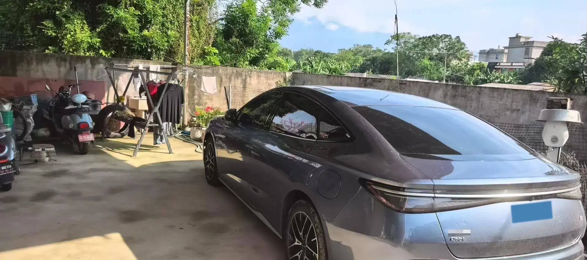 2023 BYD SEAL thumbnail 2