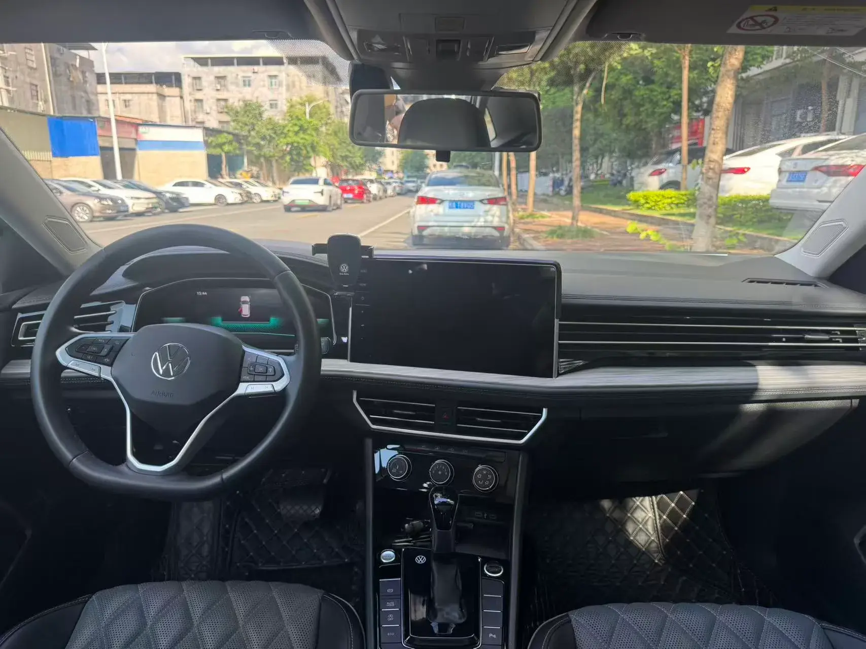 2023 VOLKSWAGEN SAGITAR thumbnail 3