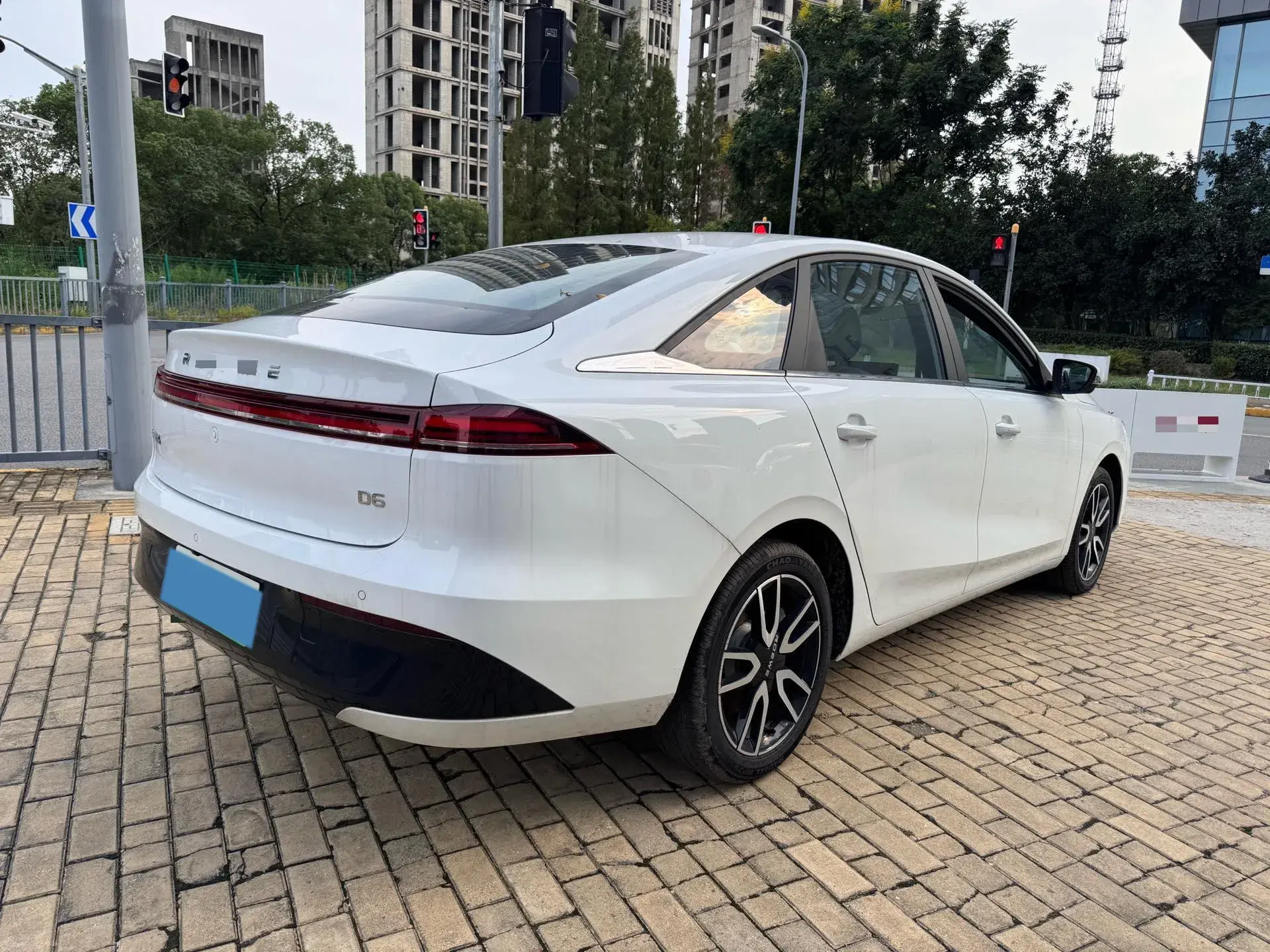 2025 ROEWE D6 thumbnail 2