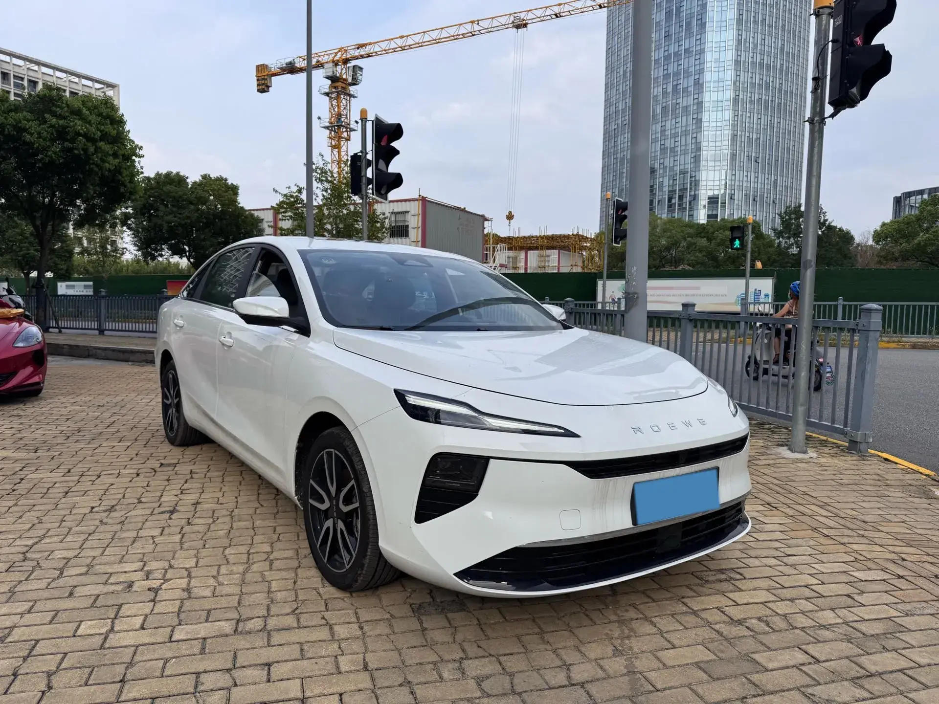 2025 ROEWE D6 thumbnail 3