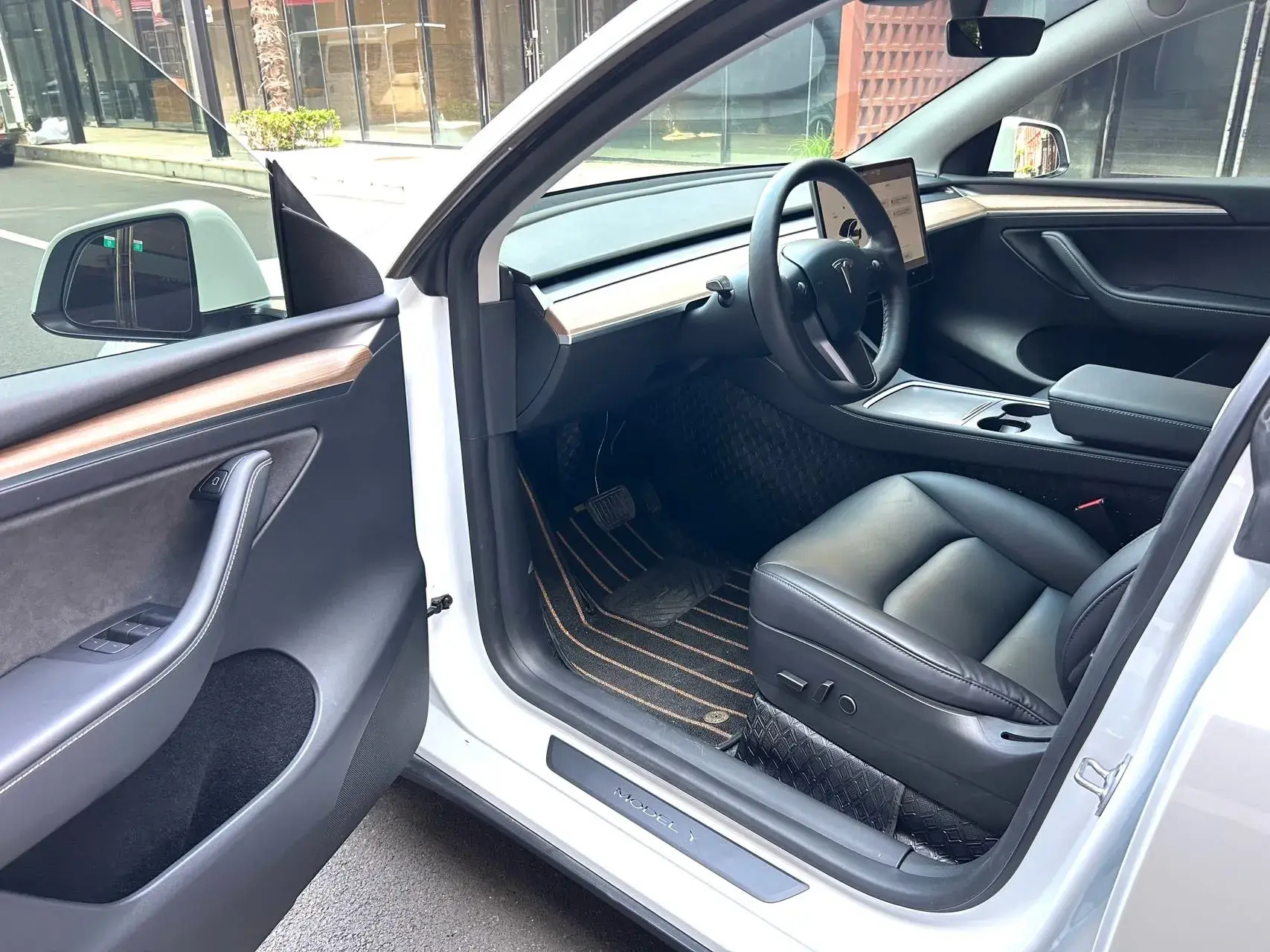 2021 TESLA MODEL thumbnail 4