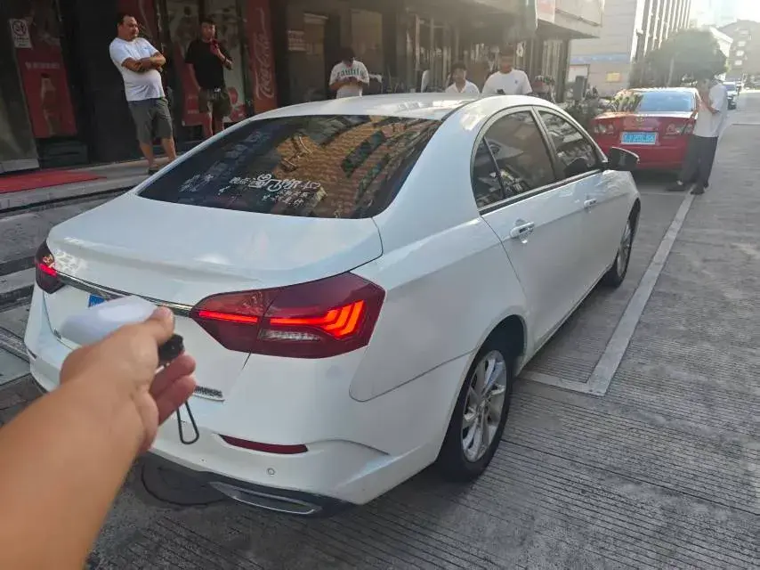 2021 GEELY EMGRAND thumbnail 4