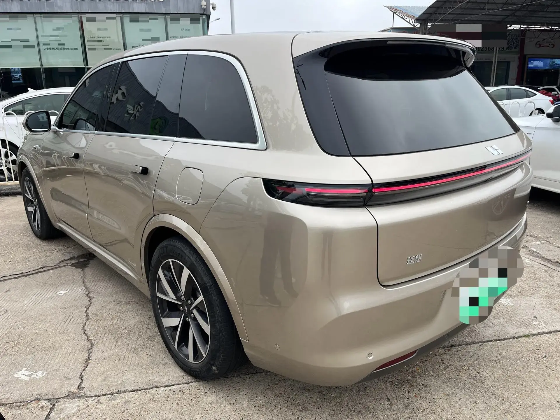 2023 LI L8 thumbnail 2