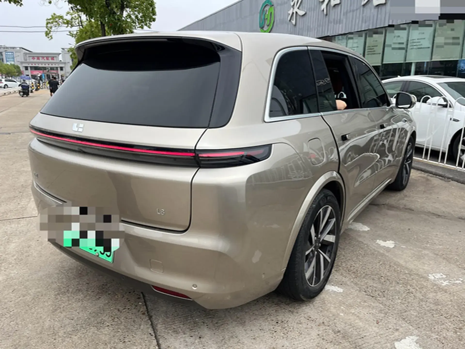 2023 LI L8 thumbnail 3