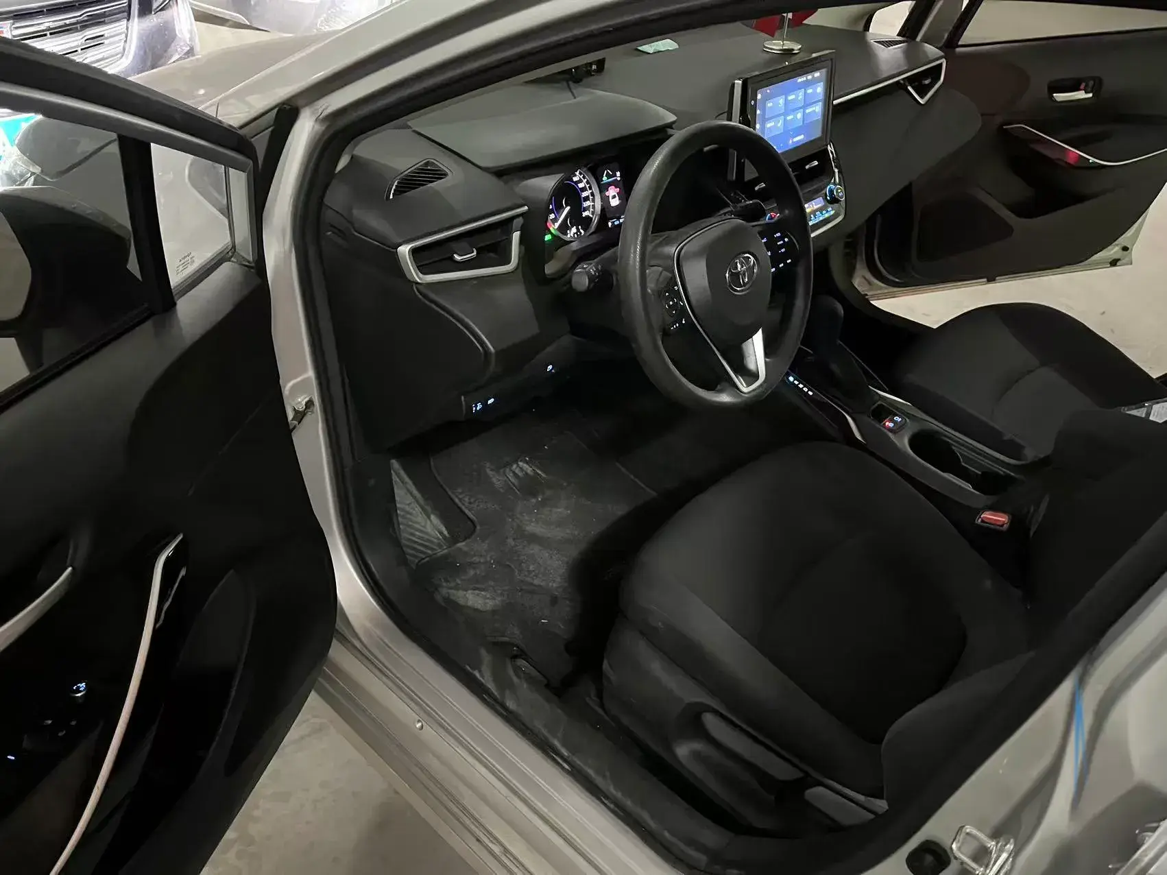 2019 TOYOTA COROLLA thumbnail 3