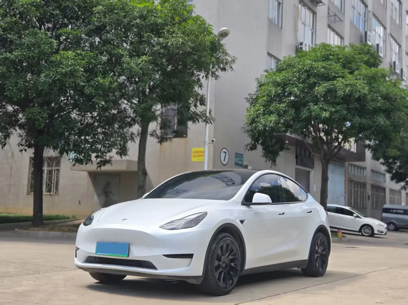 2022 TESLA MODEL view 1