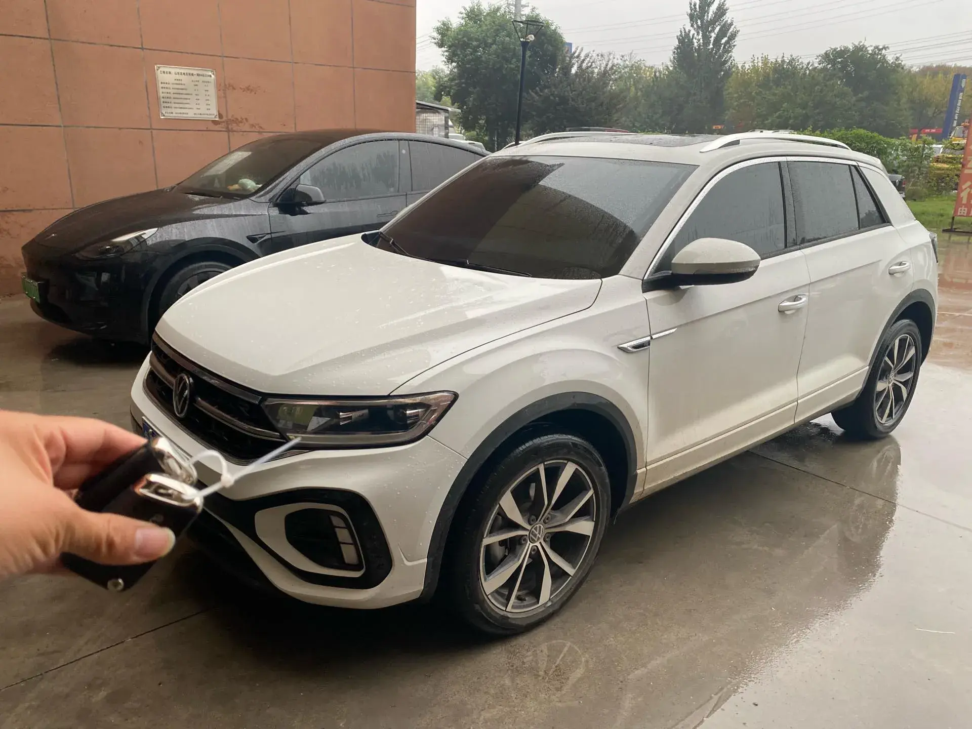 2025 VOLKSWAGEN T-ROC view 1