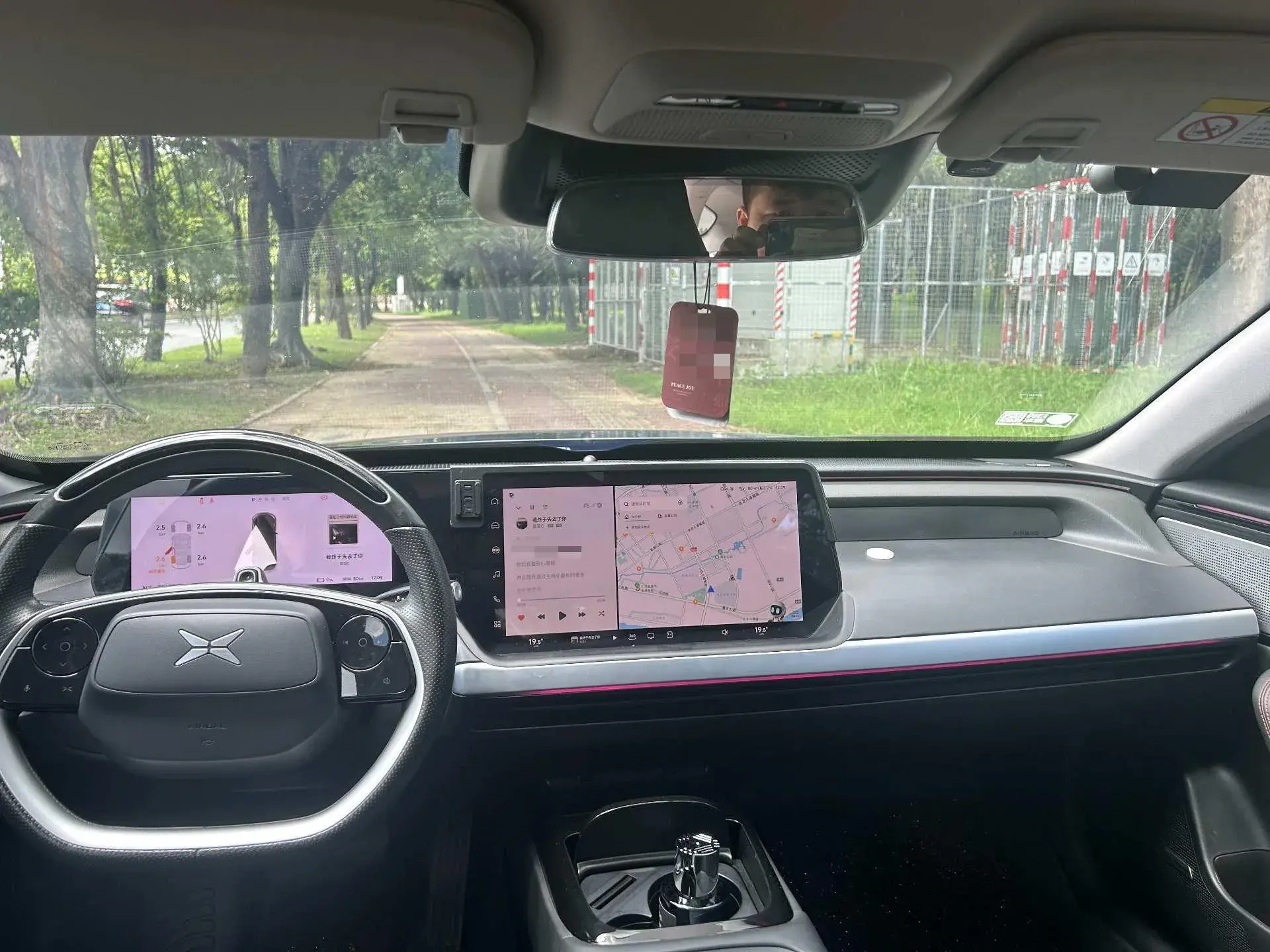 2022 XPENG P7 thumbnail 4