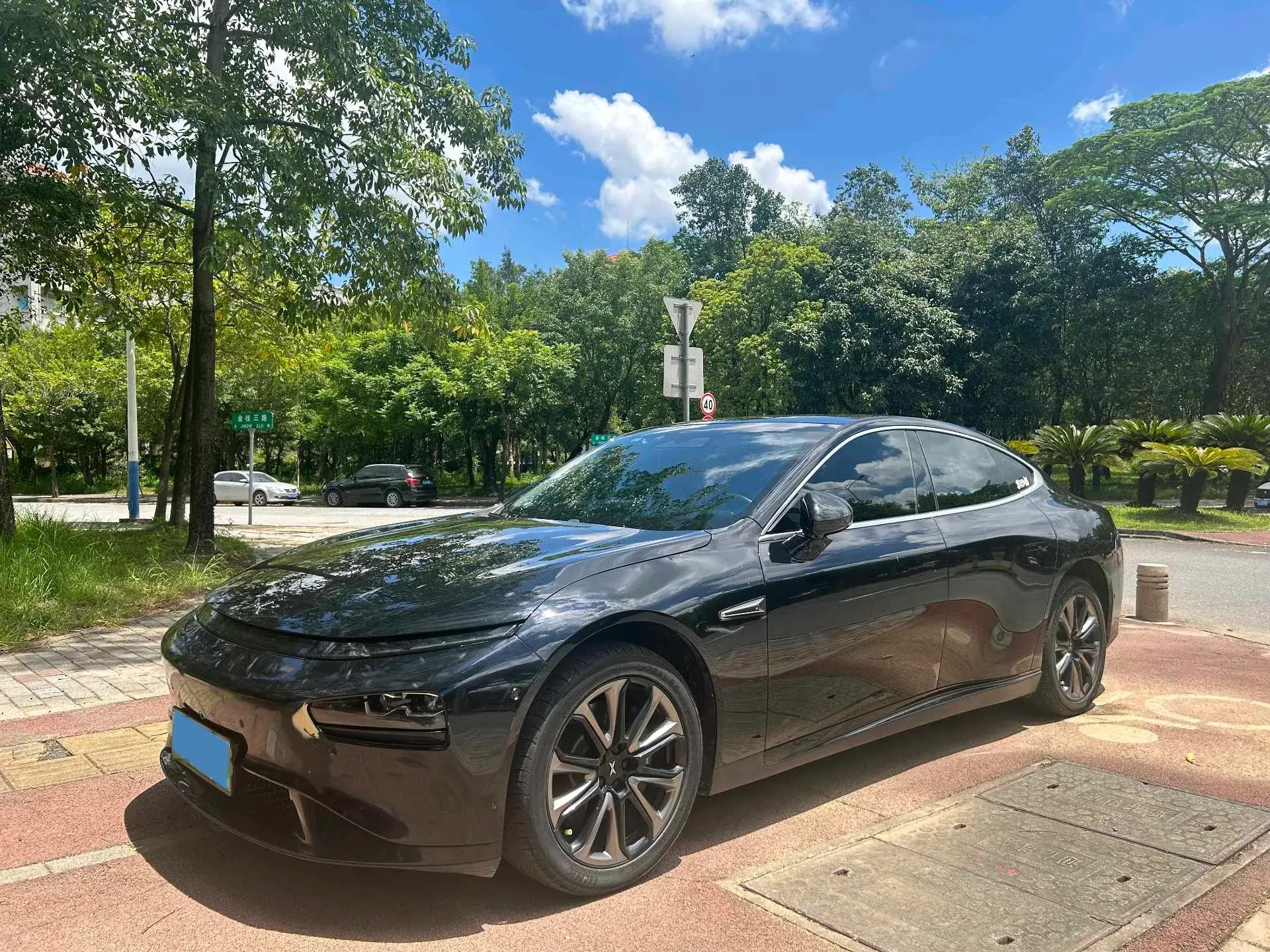 2022 XPENG P7 view 1