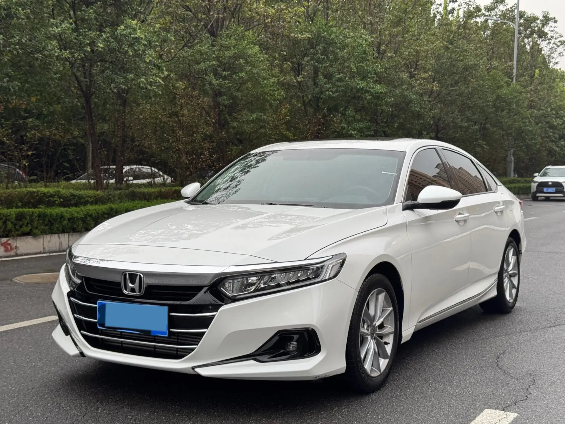 2022 HONDA ACCORD view 1