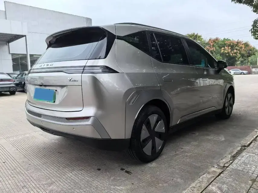 2023 AION Y thumbnail 3