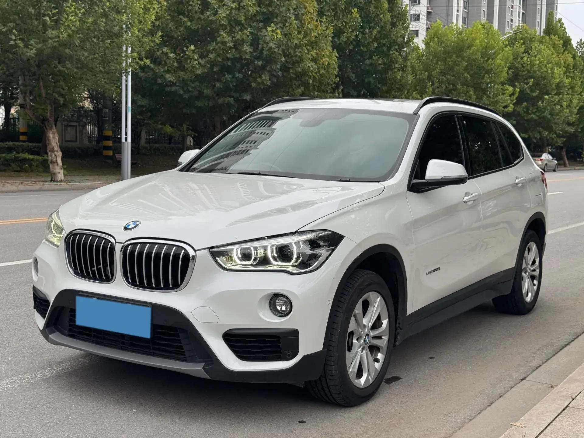 2022 BMW X1 view 1