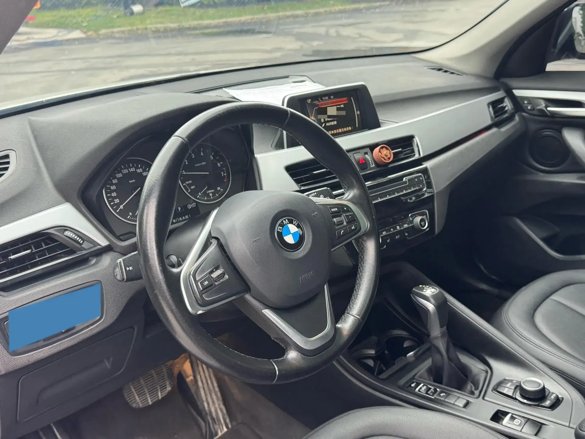 2022 BMW X1 thumbnail 4